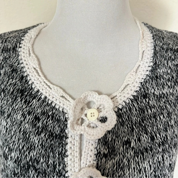 Art to Wear Sleeveless White Black Crochet Sweater Vest Woman Korean Vibes - Picture 6 of 8